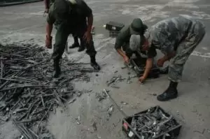 Read more about the article Mexican Artist melts thousands of guns to create shovels for planting trees